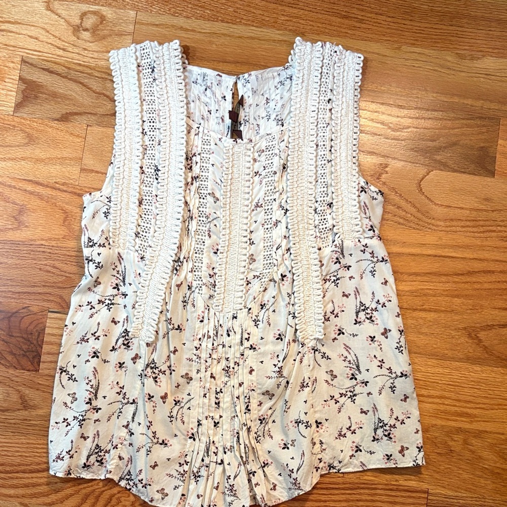Ranna Gill Cream Floral Crochet-Trim Sleeveless Camisole